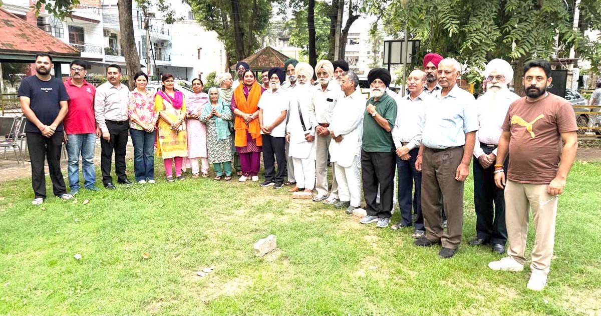 Kuldeep Kaur Kang honored for becoming a working committee member of Akali Dal.